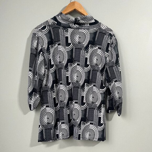 Studio Mode empire waist top in black and white - Picture 2 of 4